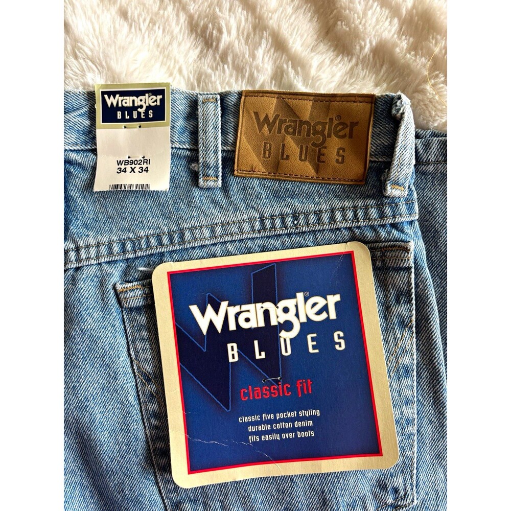 Wrangler Men’s Classic Fit Straight Light Wash Denim Jeans Mid Rise Zip